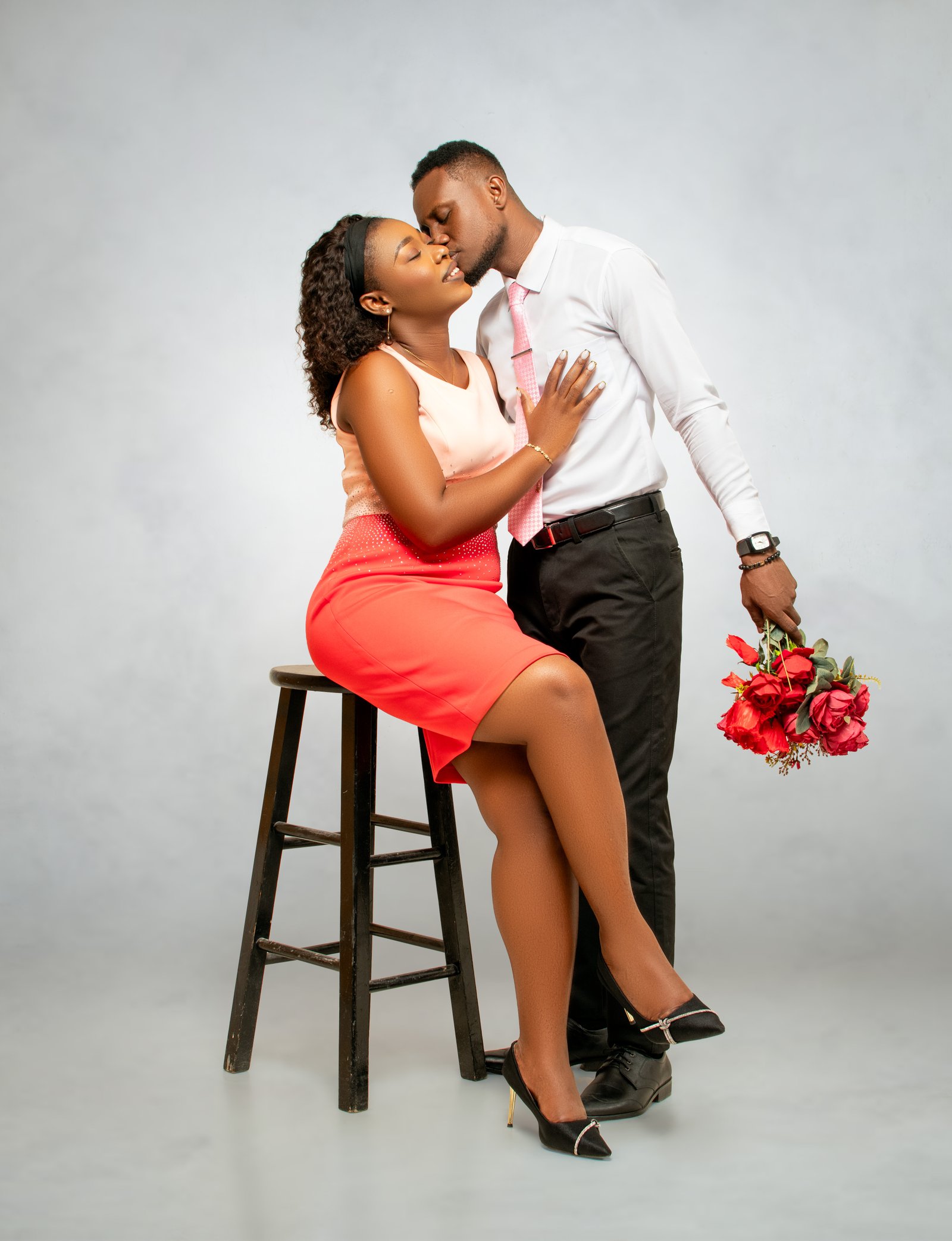 Wesberge et Kelly avec un bouquet de roses
